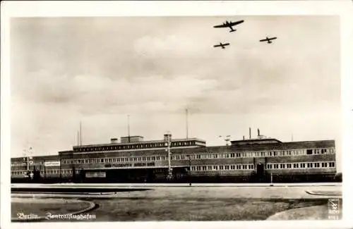 Ak Berlin Tempelhof, Zentralflughafen, Flugzeuge