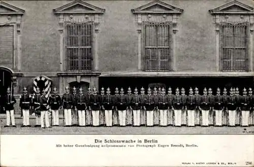 Ak Berlin Mitte, Gruppenbild der Schlosswache