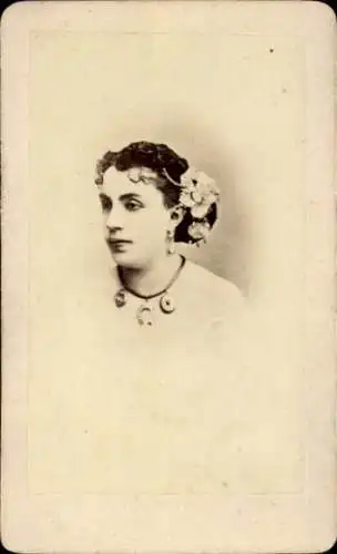 CdV Opernsängerin Emma Valadors, Porträt