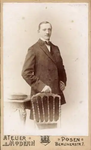 CdV Standportrait eines jungen Mannes
