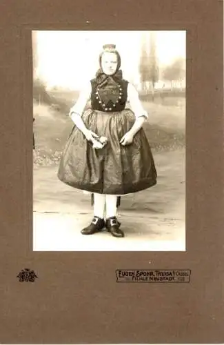 Kabinett Foto Junge Frau in hessischer Tracht