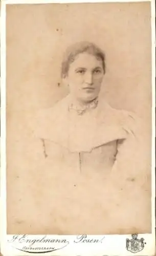 CdV Portrait einer jungen Frau