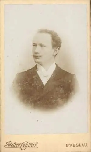 CdV Portrait eines jungen Mannes im Anzug, Fliege, 1895
