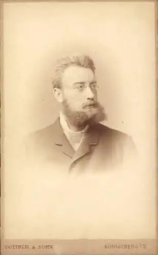 CdV Portrait, Mann mit Brille, Bart, Anzug