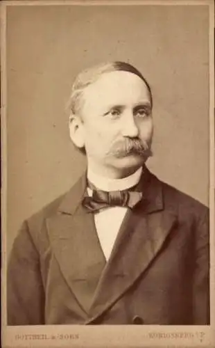 CdV Portrait, Mann mit Schnurrbart und Fliege