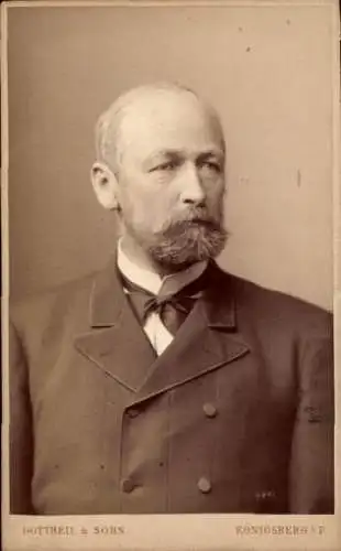 CdV Portrait eines Mannes im Anzug