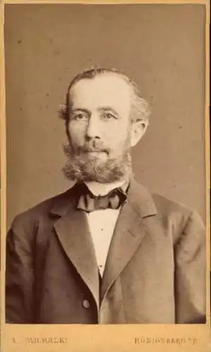 CdV Portrait eines Mannes im Anzug, Fliege