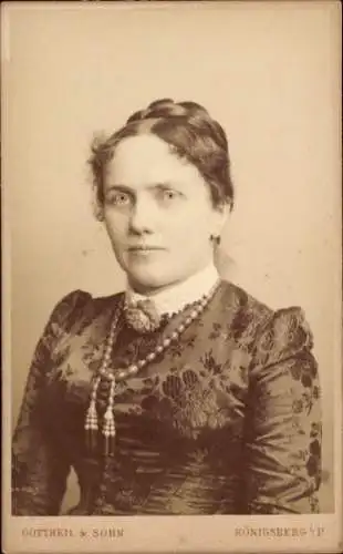 CdV Portrait einer Frau, Halskette