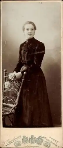 CdV Standportrait einer jungen Frau