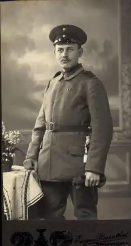 CdV Weißwasser, Deutscher Soldat in Uniform, Standportrait, Otto Feick, 1918