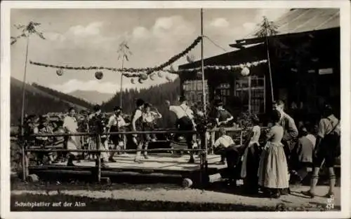 Ak Bayern, Schuhplattler auf der Alm, Tanz in Lederhosen