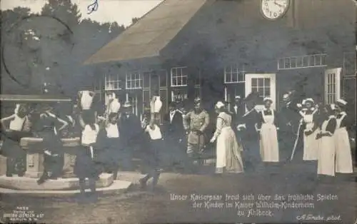 Ak Ahlbeck, Kaiserpaar freut sich über das fröhliche Spielen der Kinder im Kaiser Wilhelm-Kinderheim