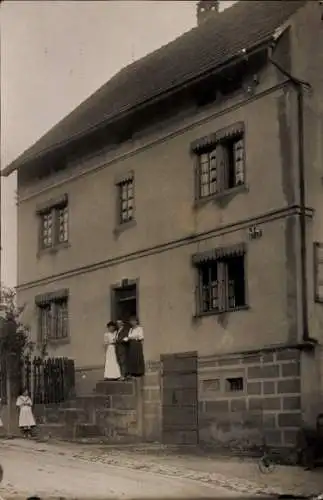 Foto Ak Heilbronn am Neckar, Wohnhaus, Anwohner auf der Treppe zur Haustür, Familie Klink