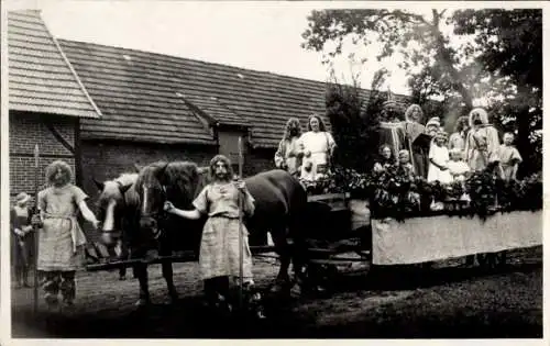 Foto Ak Wulfen in Anhalt, 100-jähriges Schützenfest, Festwagen, Herr Mergen als Ludgerus