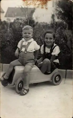Foto Kinderportrait, Schwester, Bruder, Bobbycar