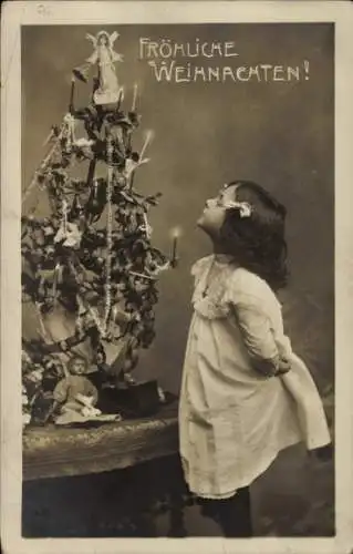 Ak Glückwunsch Weihnachten, Mädchen, Tannenbaum, Geschenke
