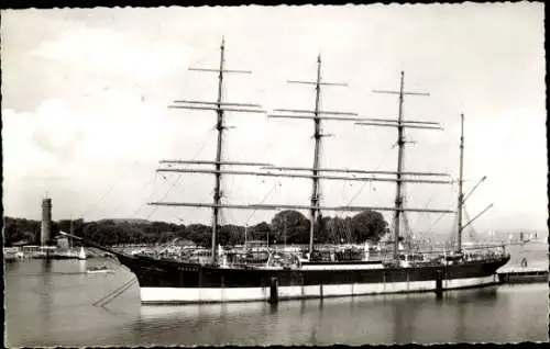 Ak Ostseebad Travemünde Lübeck, Segelschiff Passat liegt im Hafen von Travemünde.