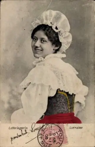 Ak Toul Meurthe et Moselle, Lothringerin in Tracht, Text: Je vous embrasse. Louis