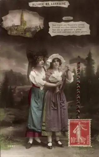 Ak Straßburg Elsass Bas Rhin, Zwei Frauen in traditioneller elsässischer Tracht vor einer Stra...