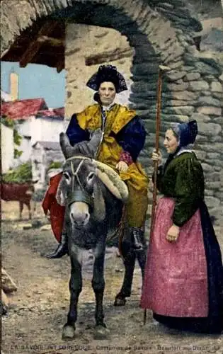 Ak Beaufort Savoie, Eine Frau in traditioneller Tracht reitet auf einem Esel. Eine zweite Frau...
