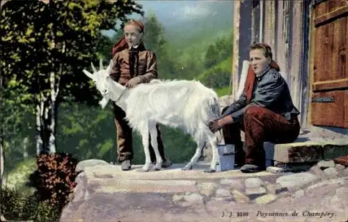 Ak Champéry Kanton Wallis, Frau beim Melken, Ziege, Schweizerische Tracht