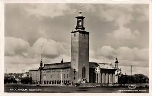 Ak Stockholm Schweden, Stadshuset, markantes Bauwerk, Wolken, schwarz-weiß