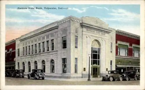 Ak Valparaiso Indiana USA, Farmers State Bank, historische Gebäude, Autos der 1920er Jahre