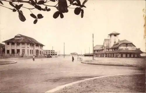 Ak Pointe Noire Republik Kongo, Straße, Gebäude, Uhrturm, Menschen, sepiafarben