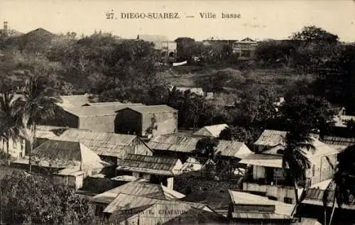 Ak Diego Suarez Antsiranana Madagaskar, Stadtansicht, niedrige Häuser, PalmTrees, E. Chatard