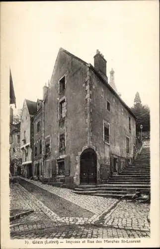 Ak Gien Loiret, Altes Gebäude, Kopfsteinpflasterstraße, Treppenaufgang,  Architektur