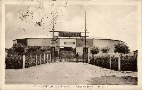 Ak Casteljaloux Lot et Garonne, Eingang zur Plaza de Toros, Schriftzug 'PLAZA', Pflanzen am Weg