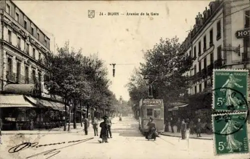 Ak Dijon Côte d'Or, Avenue de la Gare,  Architektur, Straßenansicht, Menschen, Shops