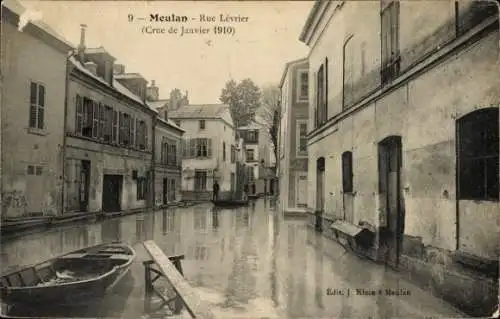 Ak Meulan en Yvelines, Flussansicht, überflutete Straße, alte Gebäude, Fischerboote