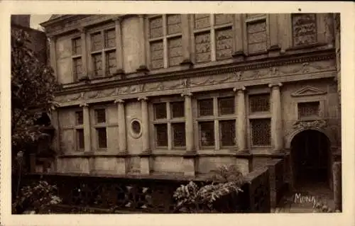Ak Langres Haute Marne, Renaissance-Maison,  Architektur, Fenster mit Ornamenten, Gartenansicht