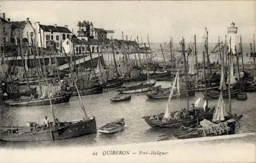 Ak Quiberon Morbihan, Hafenansicht mit Segelbooten, Gebäude im Hintergrund,  