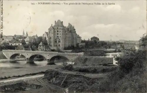 Ak Solesmes Sarthe , Abbaye, Vallée der Sarthe,  Architektur, Fluss