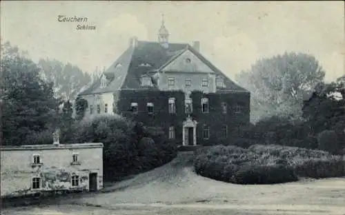 Ak Teuchern im Burgenlandkreis, Schloss,  Architektur, grüne Umgebung, schwarz-weiß Fotografie
