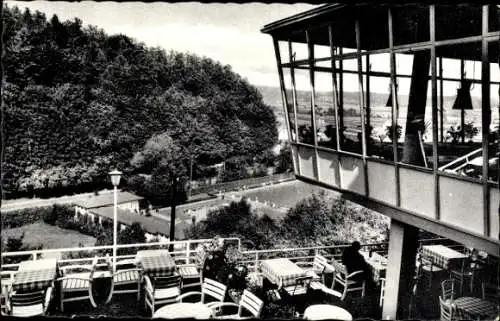 Ak Bad Driburg in Westfalen, Blick vom Cafe Falkenhöhe zum Schwimmbad