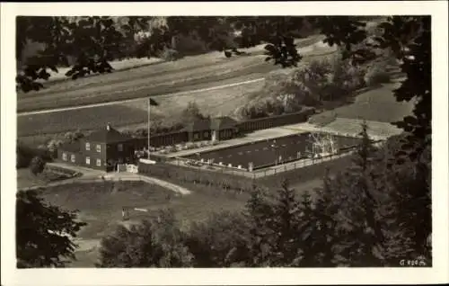 Ak Dorfilm Leutenberg in Thüringen, Schwimmbad, Gebäude, Parklandschaft,  