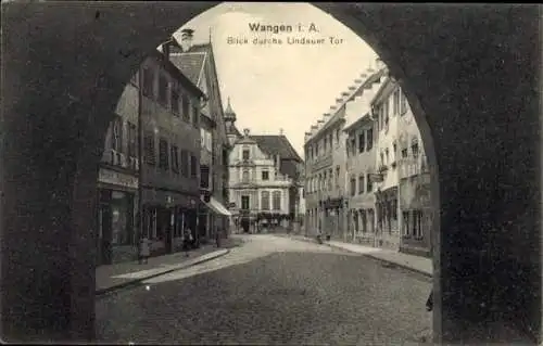 Ak Wangen im Allgäu, Blick durch das Lindauer Tor,  Architektur, Straßenszene