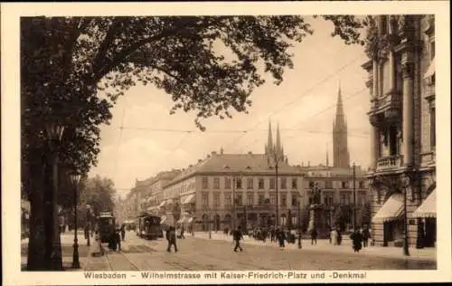Ak Wiesbaden in Hessen,  Wilhelmstrasse, Kaiser-Friedrich-Platz, Denkmal