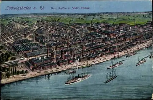 Ak Ludwigshafen am Rhein, Luftaufnahme von  Bad. Anilin- und Soda-Fabrik, Fabriken, Schiffe