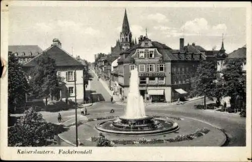 Ak Kaiserslautern in der Pfalz, Fackelrondell, Brunnen, Gebäude, Menschen, Straßenansicht