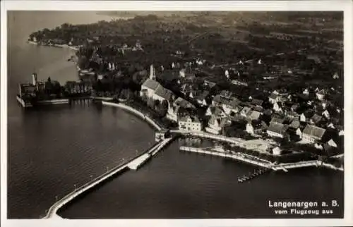 Ak Langenargen am Bodensee, Luftaufnahme, Langenargen, Bodensee, Häuser, Hafen, Kirche