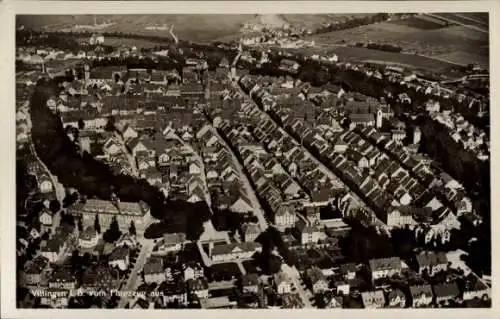 Ak Villingen Schwenningen im Schwarzwald, Luftbild von   Stadtansicht, Flugzeugaufnahme