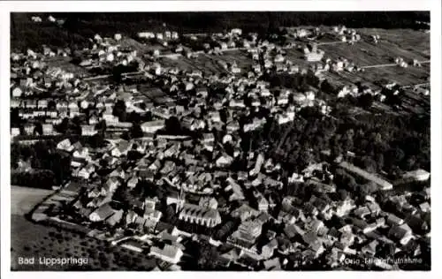 Ak Bad Lippspringe, Gesamtansicht der Stadt, Fliegeraufnahme