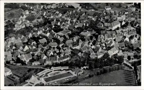 Ak Herzogenaurach in Franken Bayern, Liebfrauenhaus, Luftaufnahme, Stadtbad, viele Häuschen, grün
