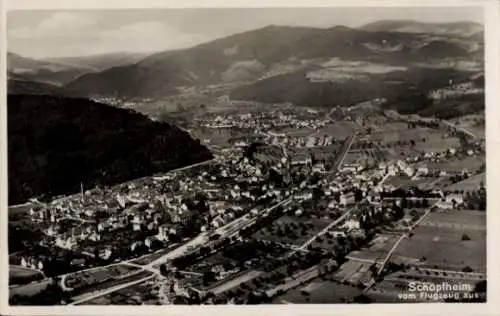 Ak Schopfheim in Baden, Luftaufnahme von  Berge im Hintergrund,  vom Flugzeug aus