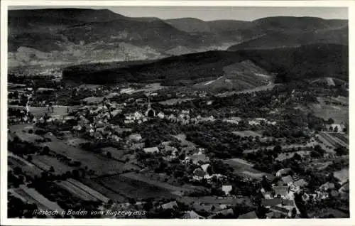 Ak Miesbach in Oberbayern, Luftaufnahme von  Berge im Hintergrund, ländliche Umgebung, Landschaft