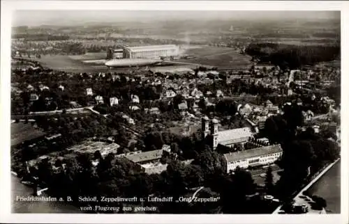 Ak Friedrichshafen am Bodensee, Luftaufnahme von  Zeppelinwerft, Graf Zeppelin